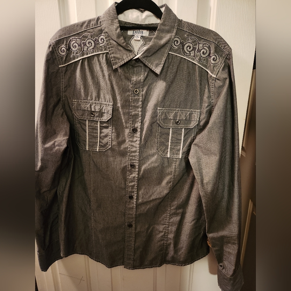 Pila designs by Guess long sleeve shirt Large EUC